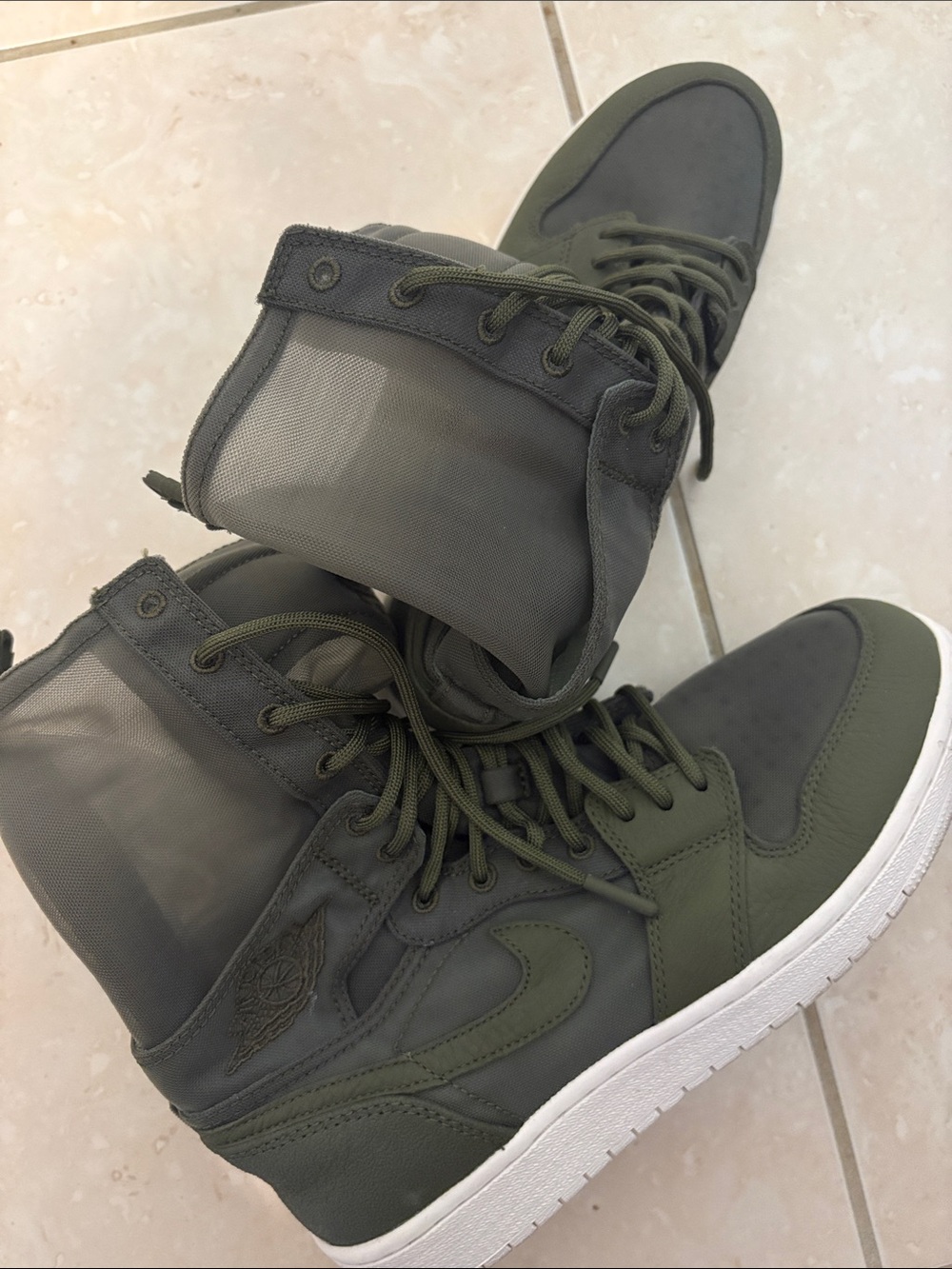 Air Jordan 1 Explorer XX high-top sneaker sz 9